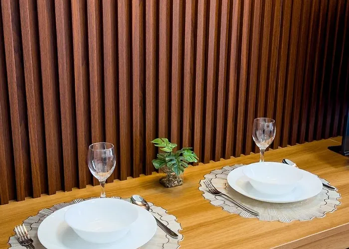 The Median Modern Near It Park 4*