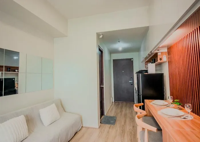 The Median Modern Near It Park 4*